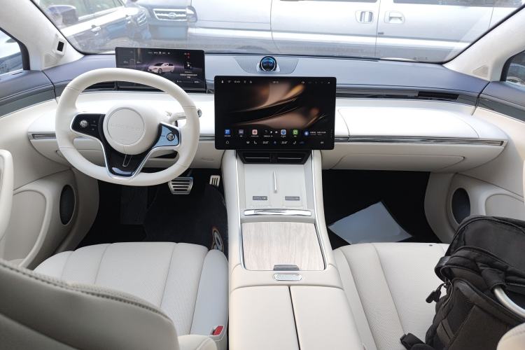 Used Hima Luxeed S7 2025 855 km Max
