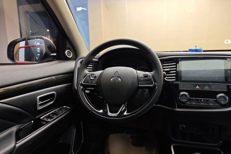 Used Mitsubishi Outlander 2019 2.0L Two-Wheel Drive Comfort Edition 5 Seats China V Standard