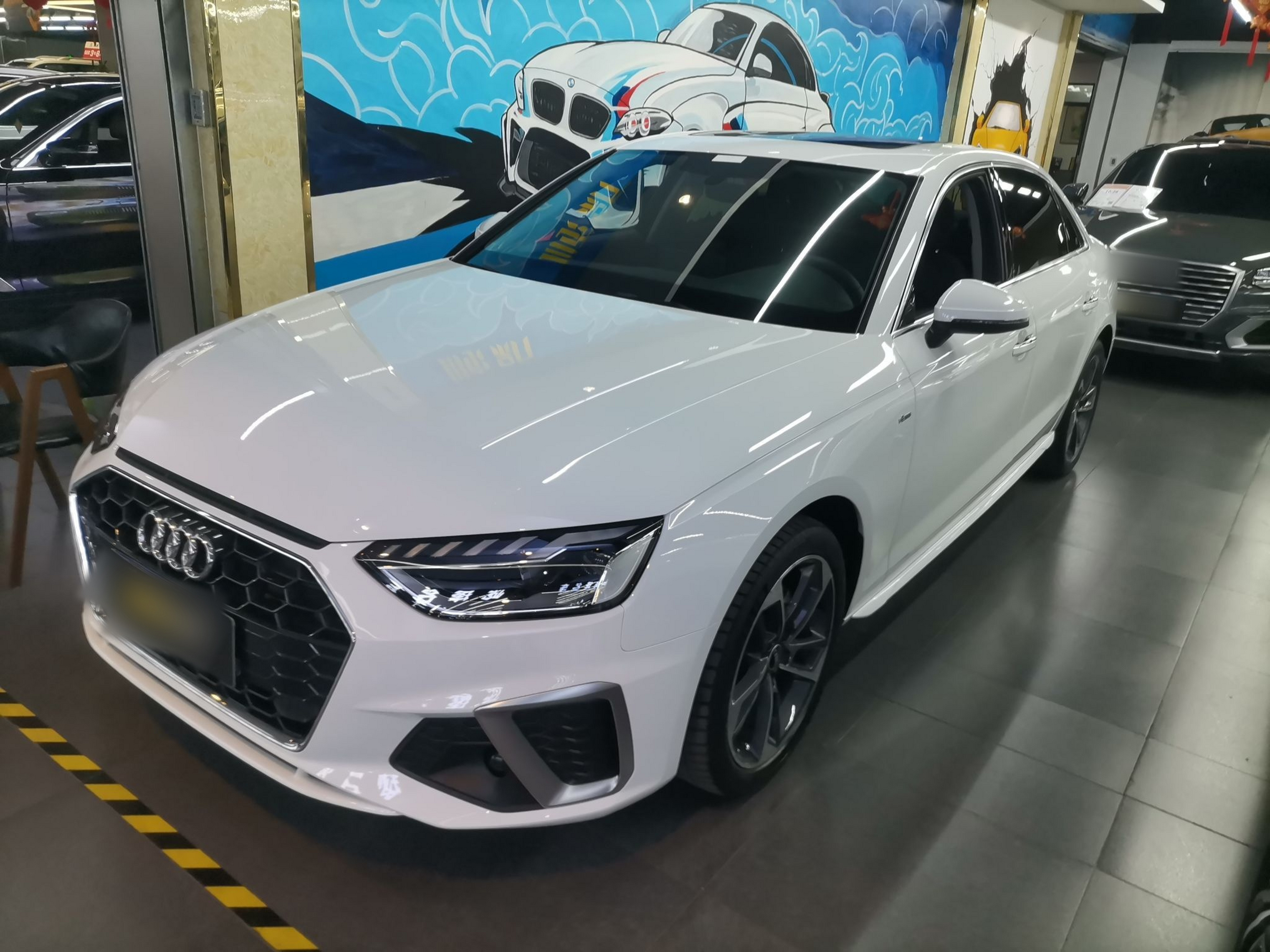 تحت مقدمة السيارة