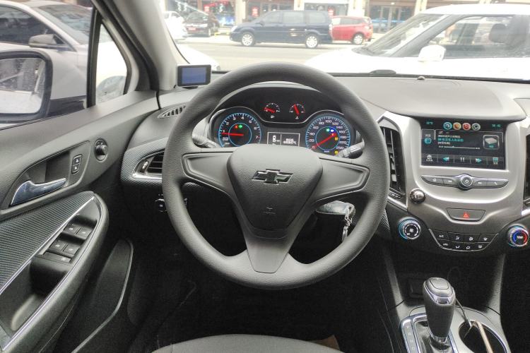 Used Chevrolet Cruze 2017 1.5L Automatic Pioneer Sunroof Edition
