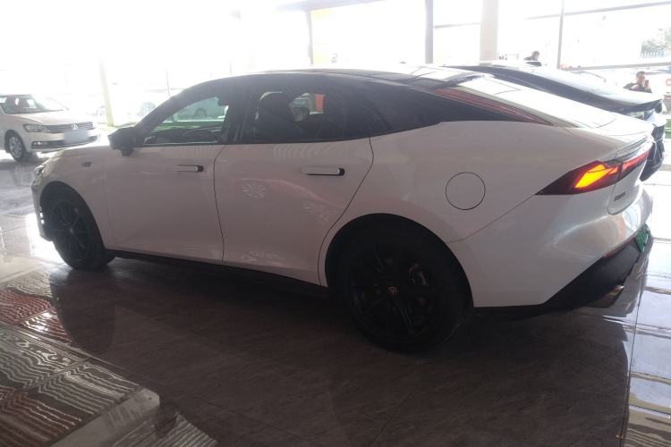 Used Changan UNI-V iDD 2023 ZhiDian iDD 1.5T 113km Smart & Fun Version
