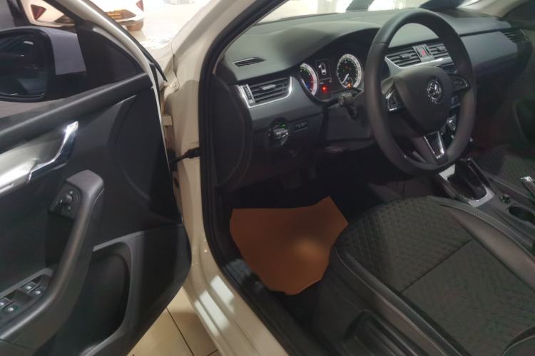 Used Skoda Octavia 2019 1.5L Automatic Smart Drive Luxury Edition China VI Standard
