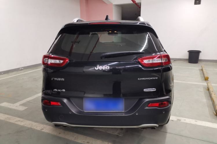 Used  Cherokee 2016 2.4L Professional Edition
