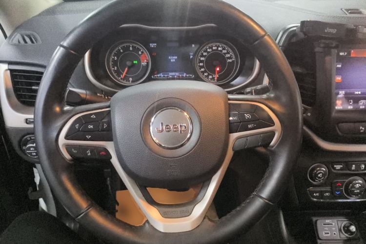 Used  Cherokee 2017 2.0L Superior Edition