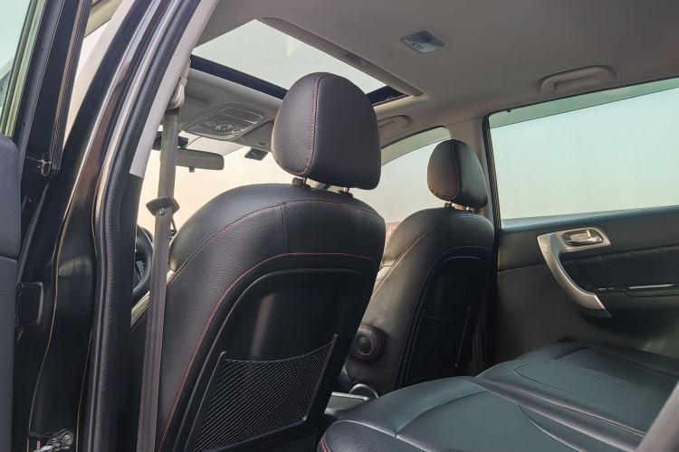 Used Haval H6 2015 Upgraded Model 1.5T Manual Two-Wheel Drive Elite Version
