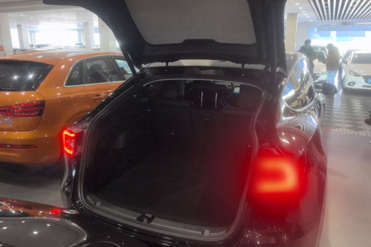 Used Tesla Model Y 2023 Long-Range All-Wheel-Drive Version
