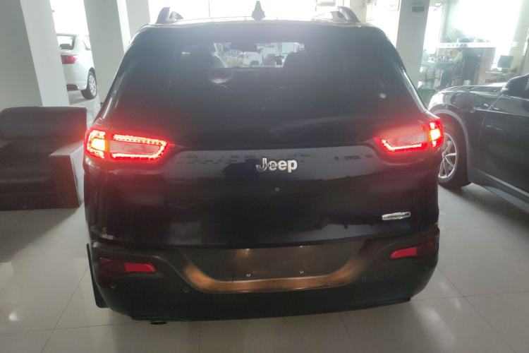 Used  Cherokee 2017 2.0L Superior Edition

