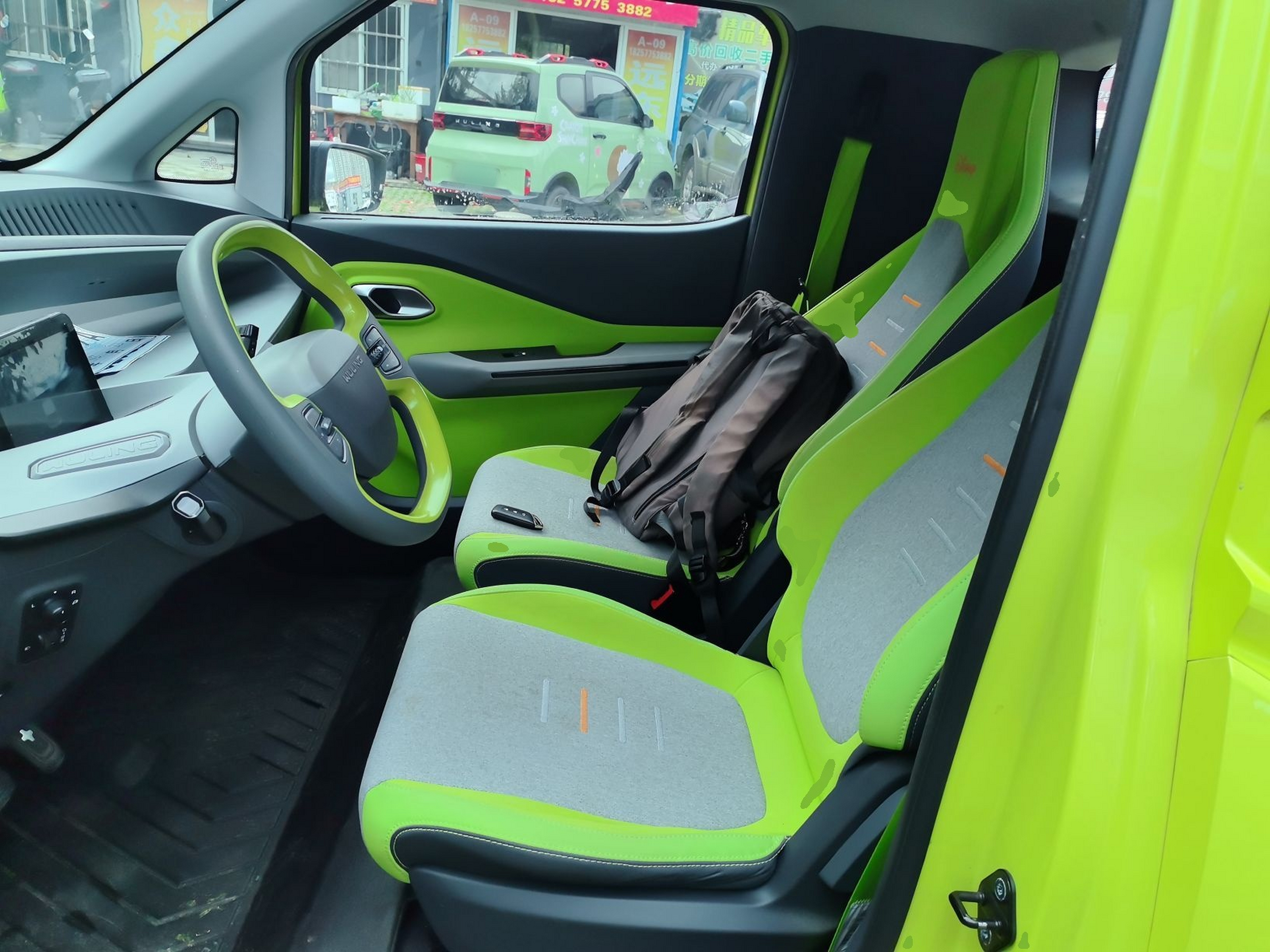 Переднее сиденье в автомобиле