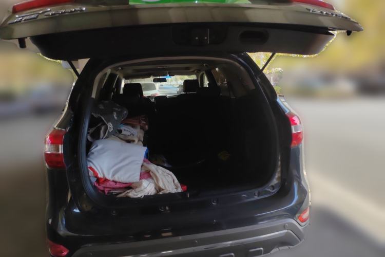 Used JMC Yusheng S350 2014 2.4T Automatic 2WD Diesel Luxury Version with Sunroof 5 Seats
