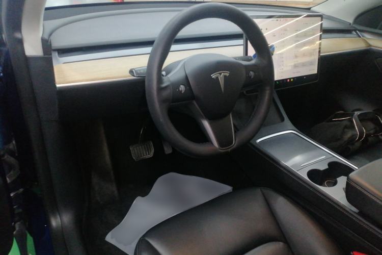 Used Tesla Model Y 2021 Long-Range All-Wheel-Drive Version 3D7
