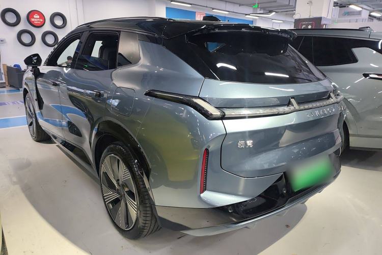 Used Lynk & Co 08 EM-P 2025 220 km All-Wheel-Drive Performance Halo
