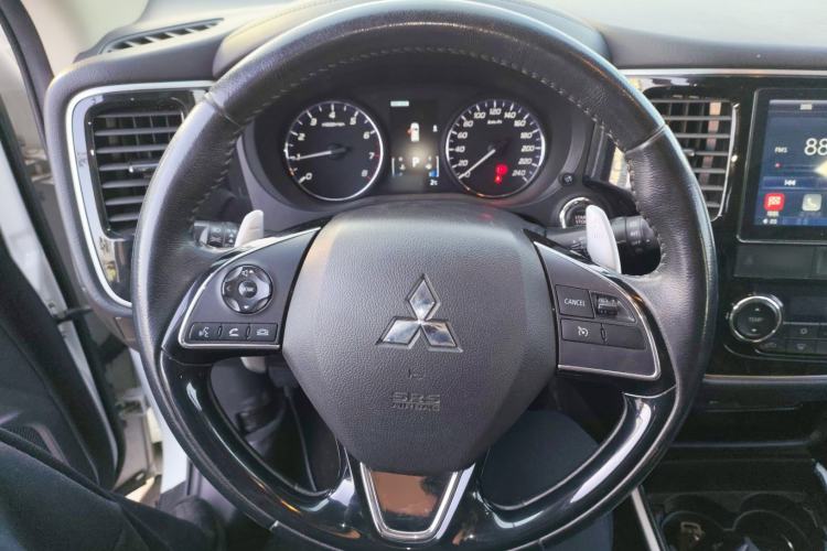 Used Mitsubishi Outlander 2019 2.4L 4x4 Zhi Xiang Edition 5 Seats China VI Standard
