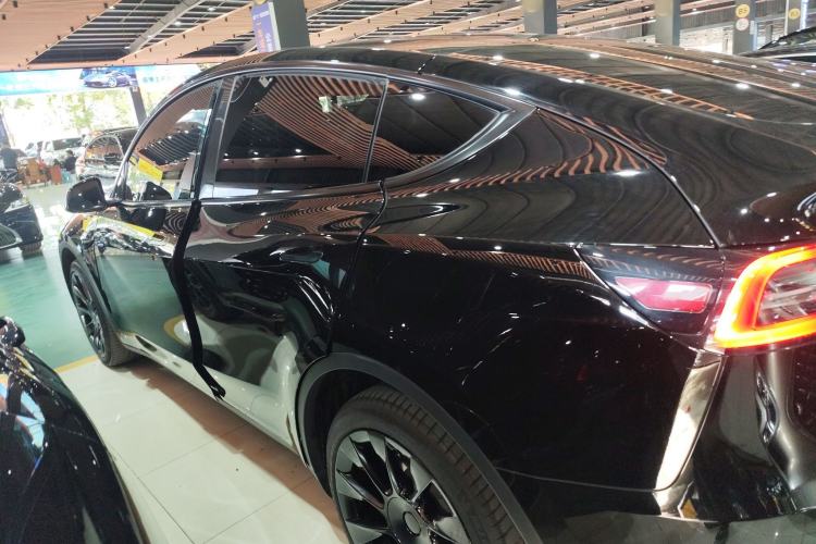 Used Tesla Model Y 2023 Long-Range All-Wheel-Drive Version
