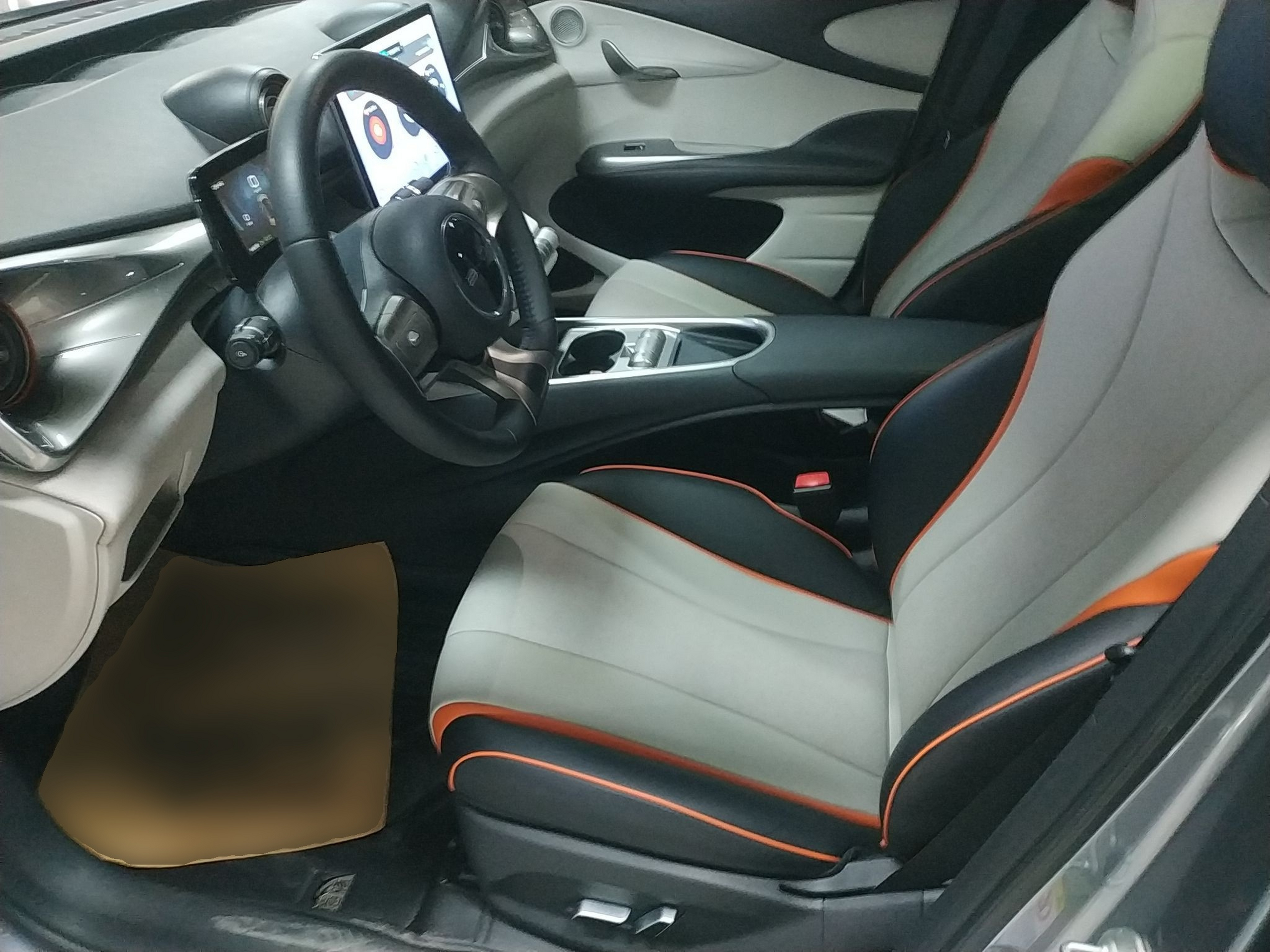 Переднее сиденье в автомобиле