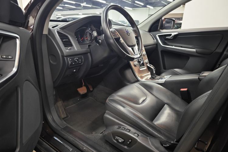 Used Volvo XC60 2017 T5 AWD Smart Upgrade Edition
