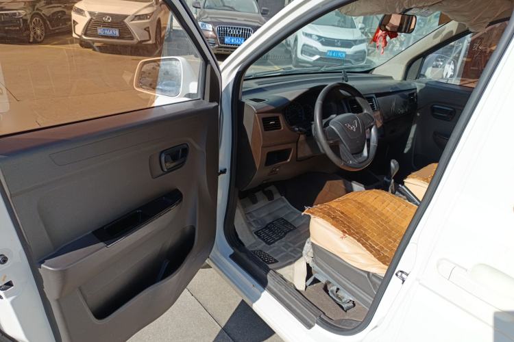 Used Wuling Rongguang V 2016 1.5L Standard Version
