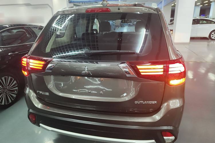 Used Mitsubishi Outlander 2018 2.0L Two-Wheel Drive Glory Edition 5 Seats
