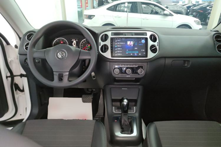 Used Volkswagen Tiguan L 2016 280TSI Automatic Two-Wheel-Drive Silk Road Style Edition
