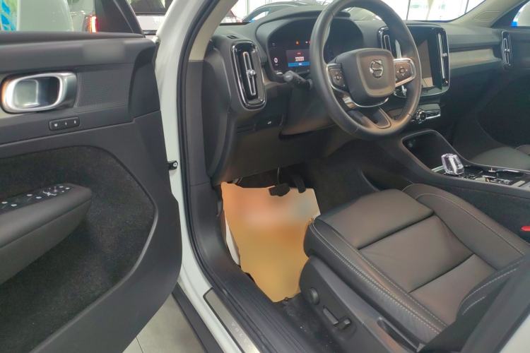 Used Volvo XC40 2024 B4 4x4 Smart Luxury Edition