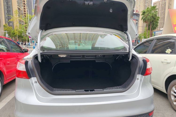 Used Ford Focus 2012 Sedan 1.6L Automatic Comfort Model
