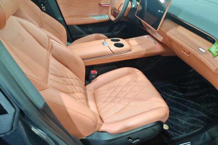 Used  S07 2023 200Max Range-Extended Version
