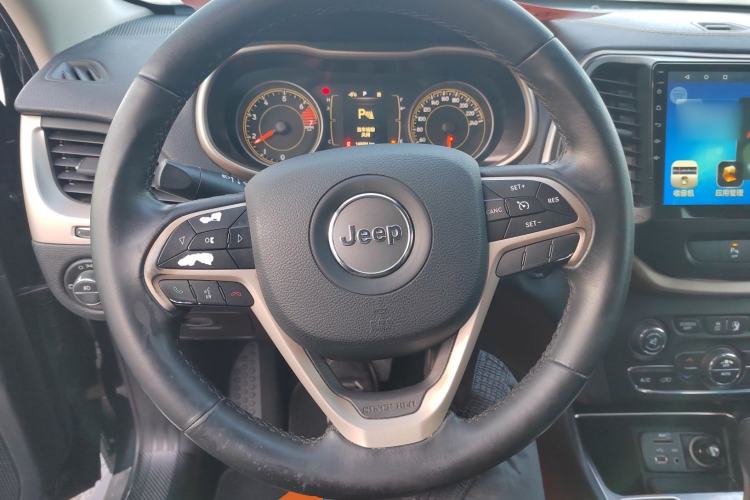 Used  Cherokee 2016 2.4L Leading Edition