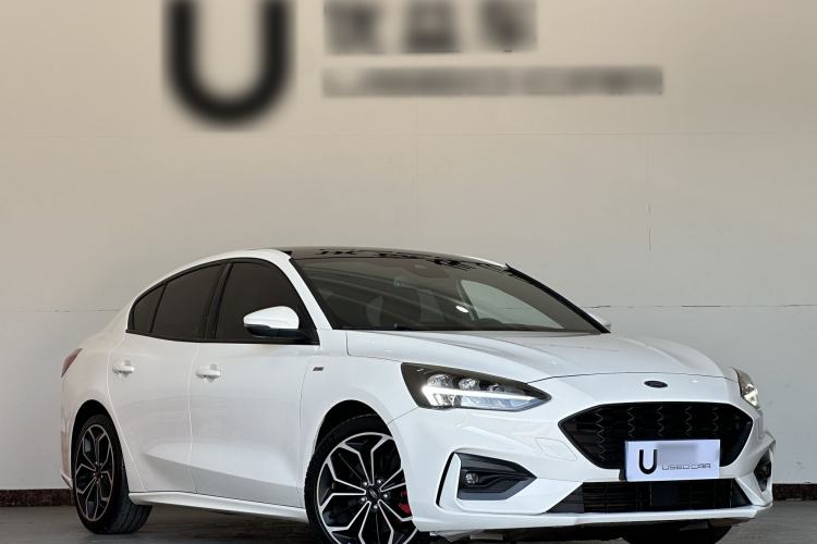 Used Chevrolet Cruze 2018 Hatchback 320 Automatic Pioneer Sunroof Edition
