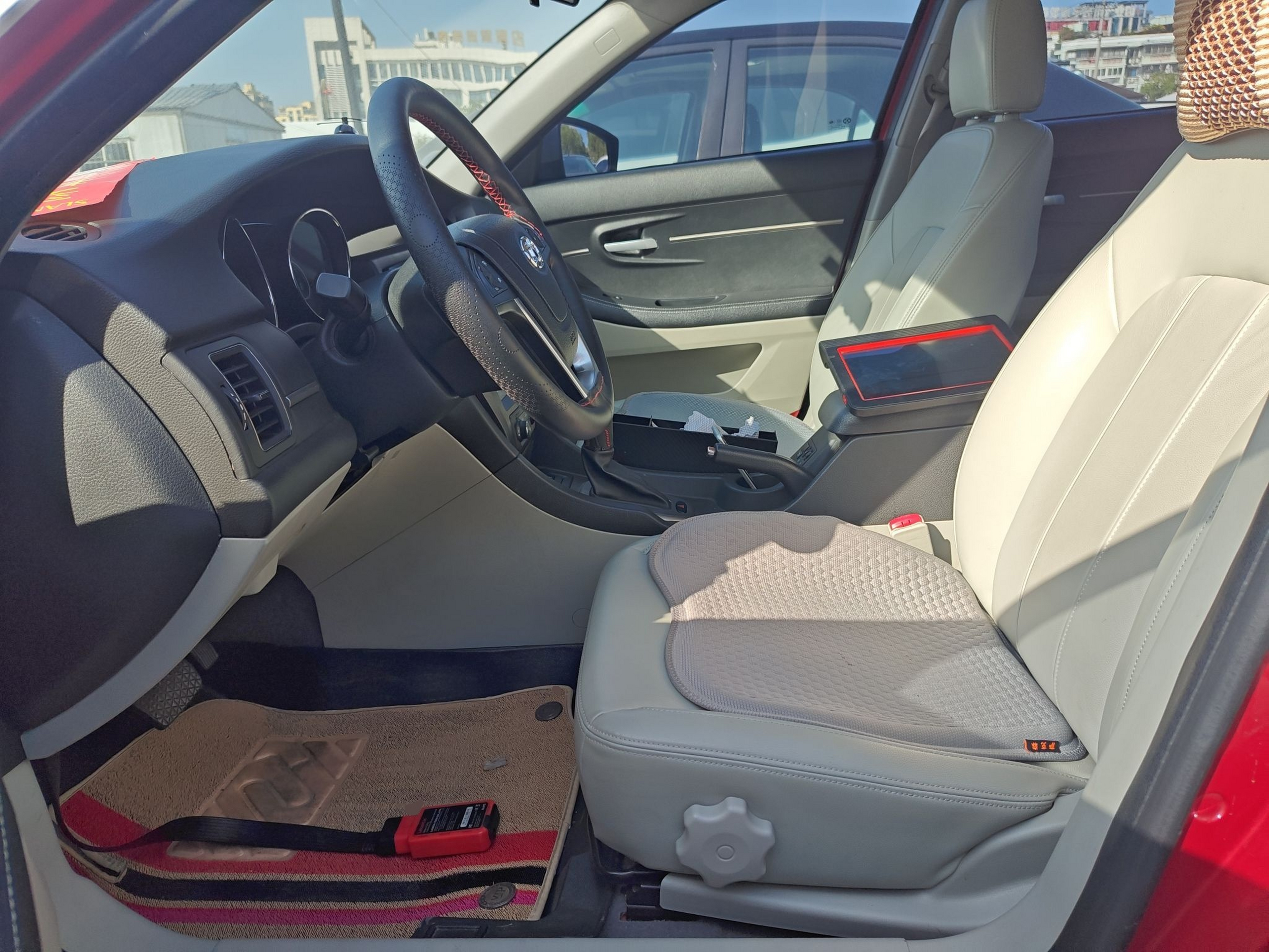 Переднее сиденье в автомобиле