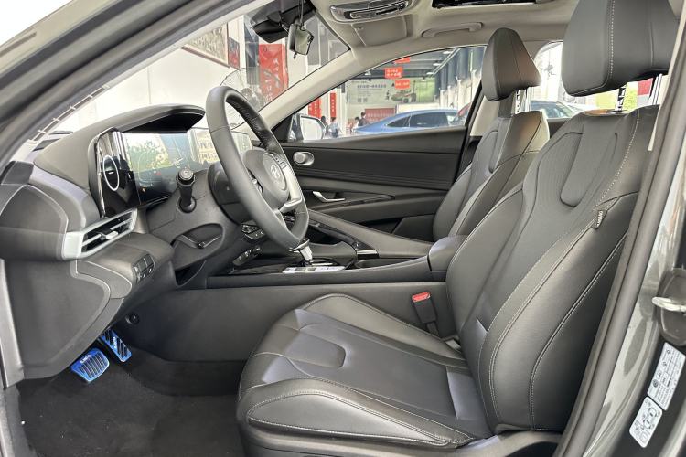 Used Hyundai Elantra 2023 1.5L CVT LUX Prestige Edition
