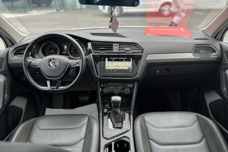 Used Volkswagen Tiguan L 2019 330TSI Automatic Two-Wheel Drive Panoramic Comfort Edition China VI Standard
