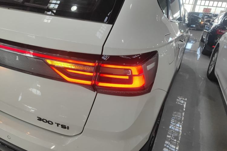 Used Volkswagen Tharu 2024 300TSI Two-Wheel-Drive Moon Luxury Edition
