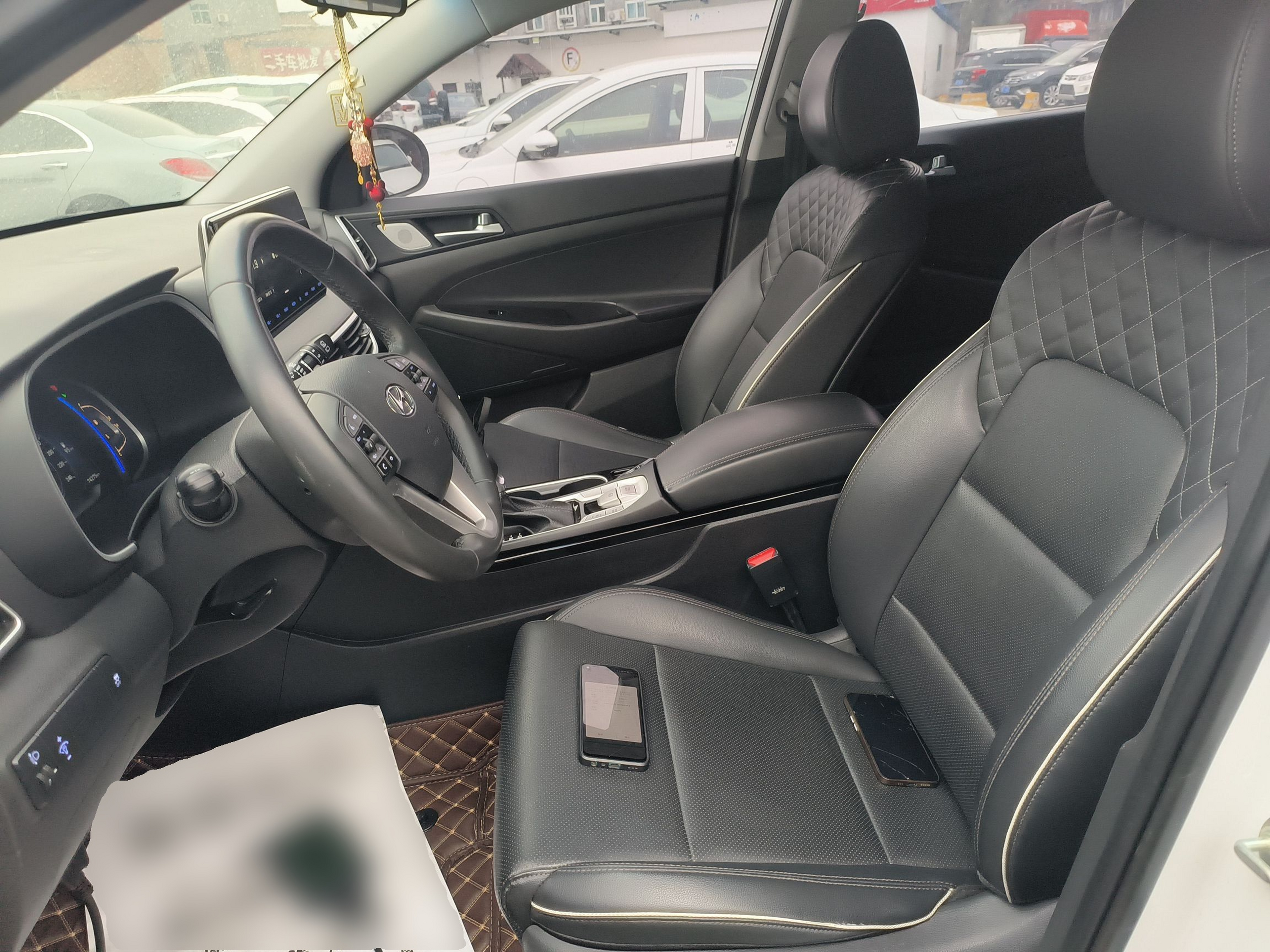 Переднее сиденье в автомобиле