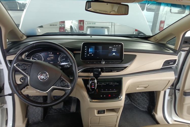 Used Buick GL8 2023 Facelifted Land Cruiser Executive Luxury Version