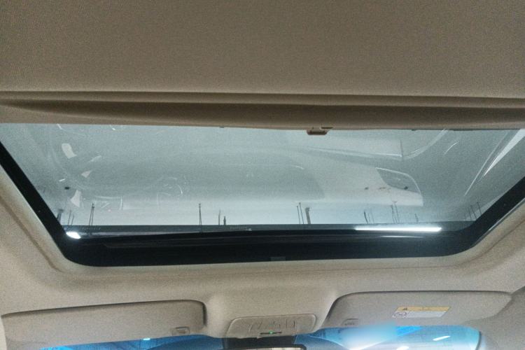 Used Buick GL8 2023 Facelifted Land Cruiser Executive Luxury Version
