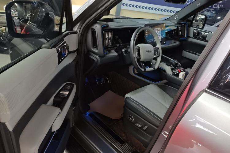 Used  Leopard 5 2023 Navigator Edition
