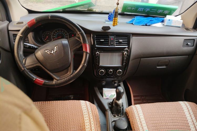 Used Wuling Rongguang V 2015 1.2L Standard Version
