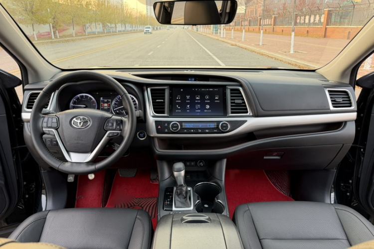 Used Toyota Highlander 2018 2.0T Two-Wheel Drive Prestige Version 7 Seats China V Emission Standard
