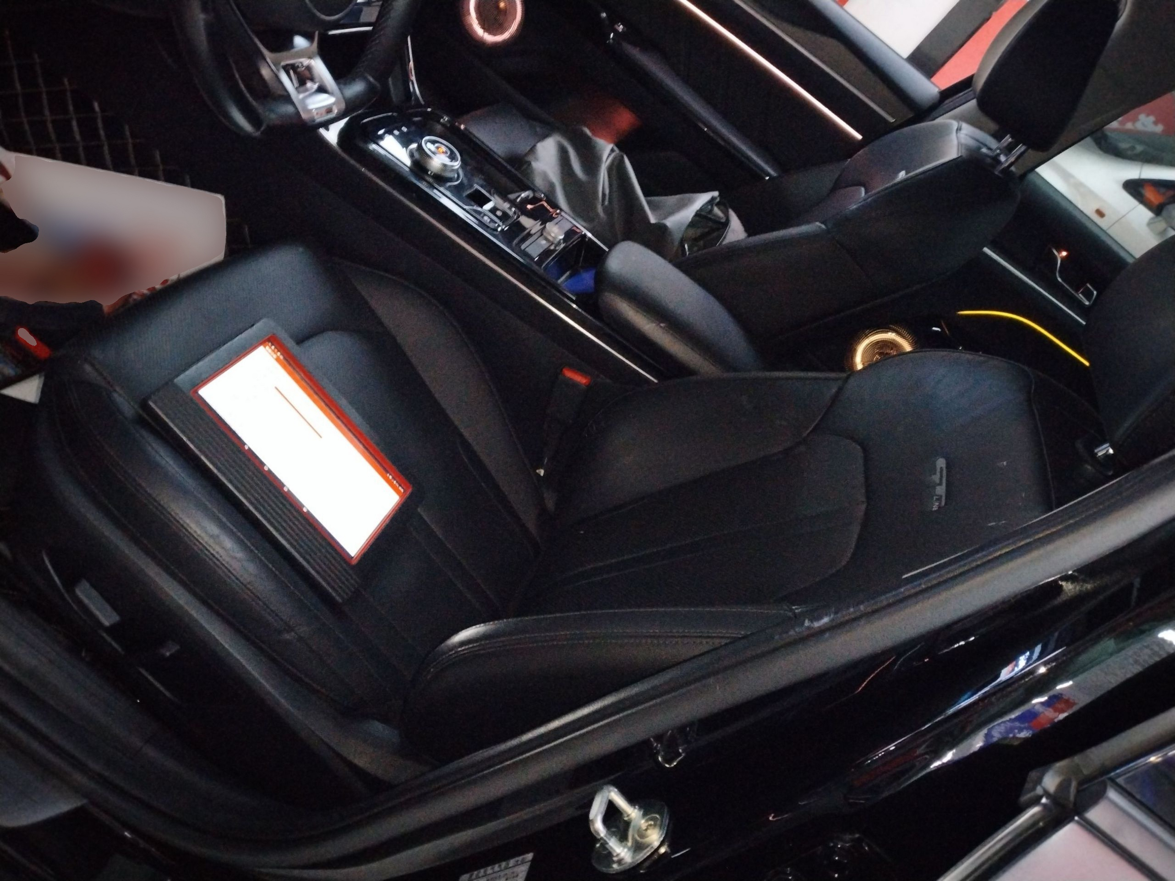 Переднее сиденье в автомобиле