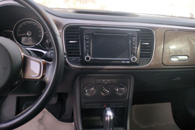 Used Volkswagen Beetle 2015 180TSI model
