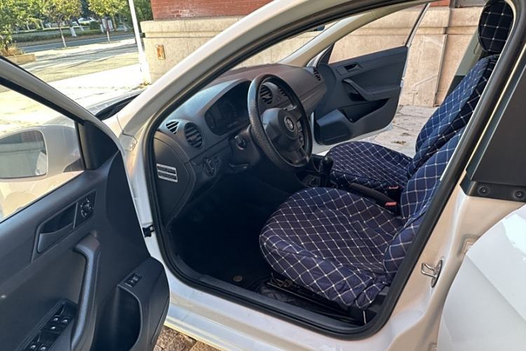 Used Volkswagen Jetta 2015 Value Edition 1.6L Manual Fashionable Style
