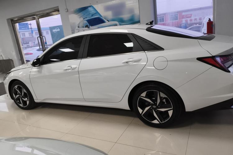 Used Hyundai Elantra 2022 1.5L CVT LUX Prestige Edition
