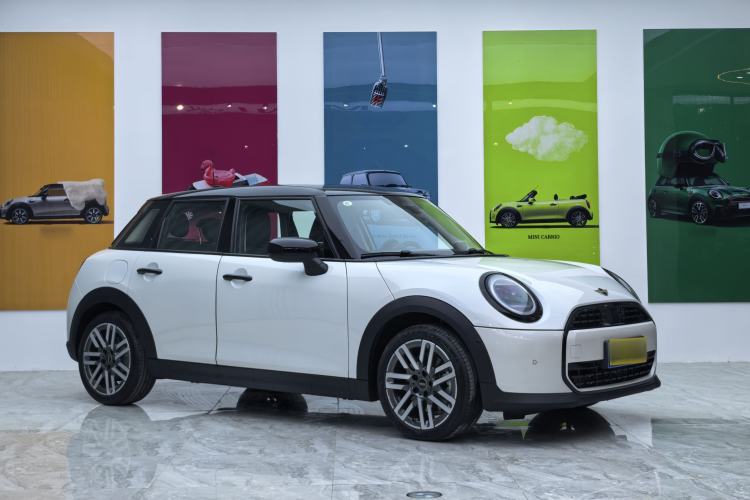 Used  MINI 2025 1.5T COOPER Classic Edition Five-Door Version
