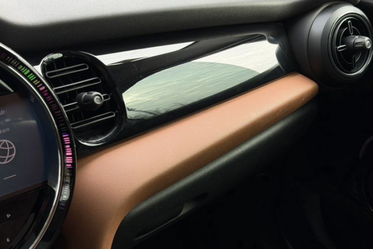 Used  MINI 2022 Updated 1.5T COOPER Artist Five-Door Edition
