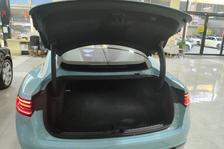 Used Hima Luxeed S7 2025 705 km Max
