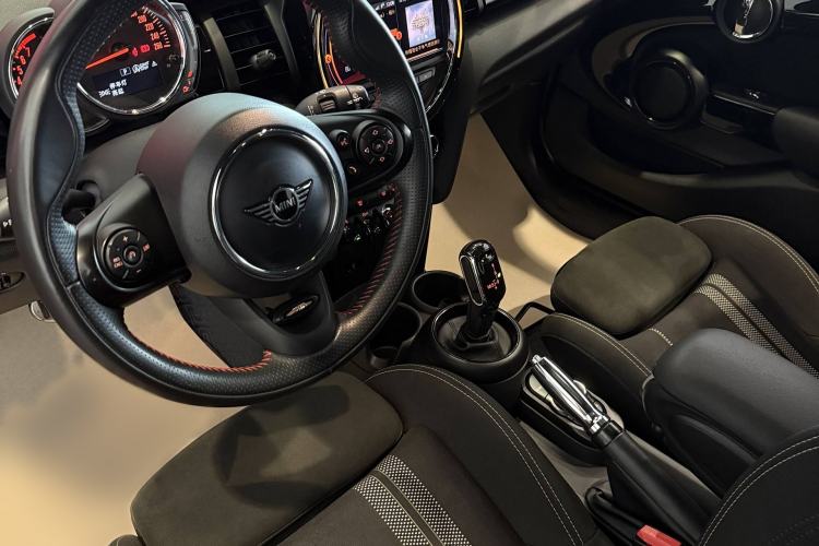 Used  MINI 2019 1.5T COOPER Artist Five-Door Edition
