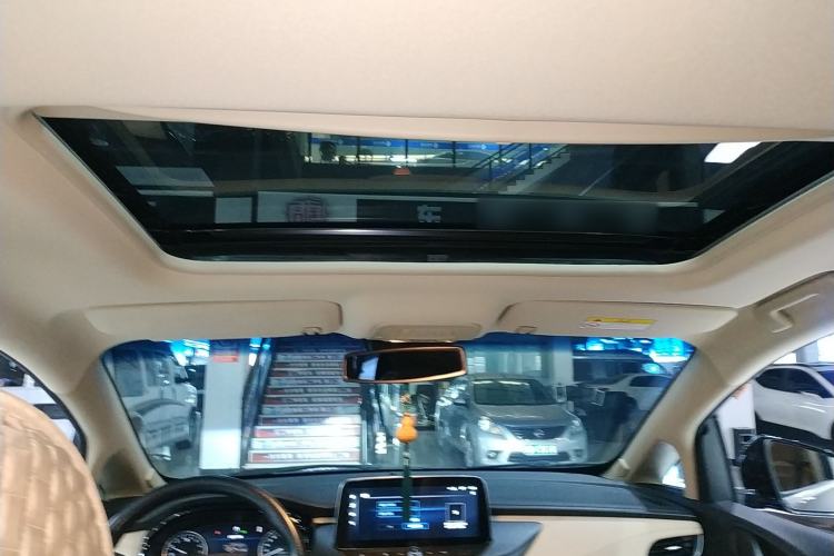 Used Buick GL8 2023 Facelifted Land Cruiser Executive Luxury Version
