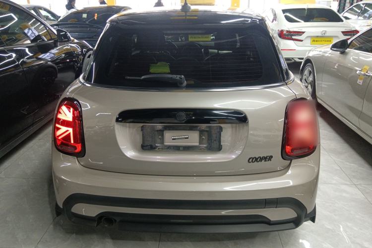 Used MINI MINI 2022 Updated 1.5T COOPER Artist Five-Door Edition
