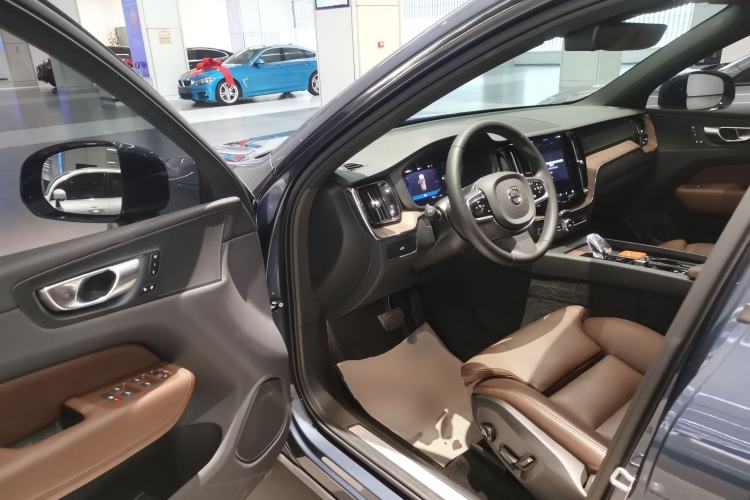 Used Volvo XC60 2023 B5 4x4 Smart Luxury Edition
