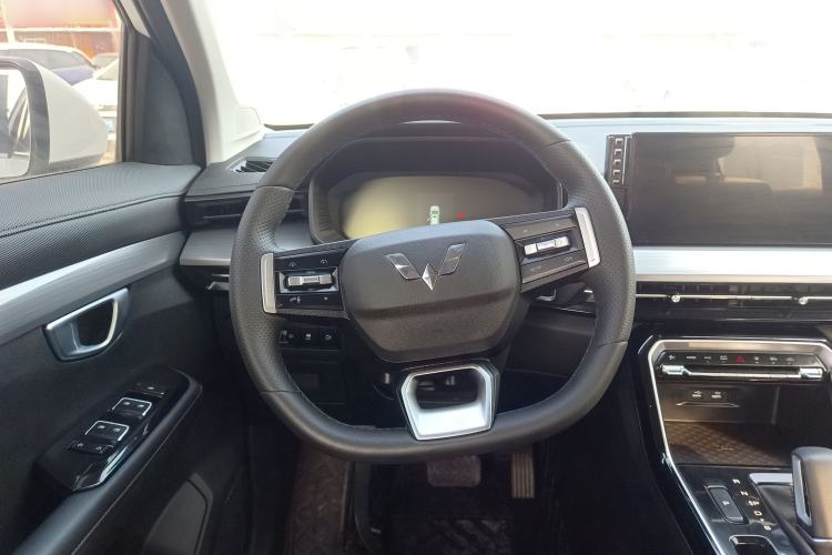 Used Wuling Asta 2022 2.0L DHT Electric-Speed Version
