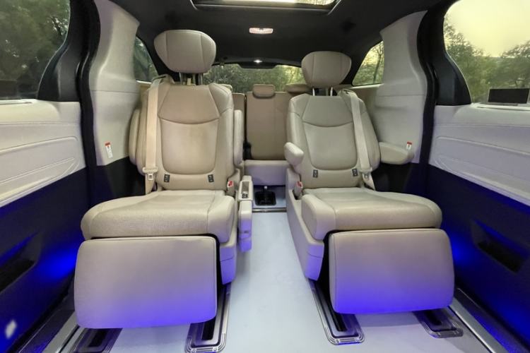 Used Toyota Granvia 2022 2.5L Hybrid Prestige Edition